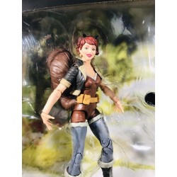 Figura Articulada Chica Ardilla y Motocicleta 15 cm Marvel Legends