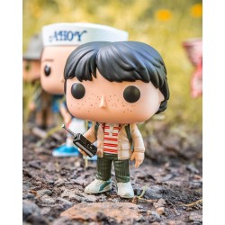 Figura POP Mike con Walkie Talkie de Stranger Things (Caja exterior un poco deteriorada)